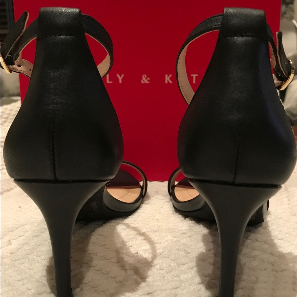 Kelly & Katie Black Sandals - Picture 4 of 7